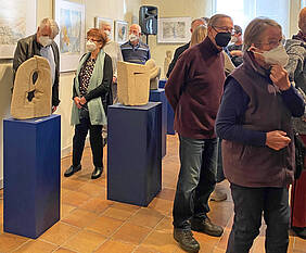 Großes Interesse an Ausstellung. Foto: Turano