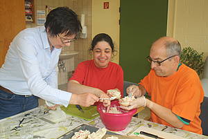 Kochen mit Behinderten. Foto: Senger