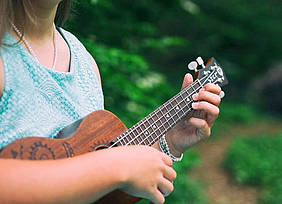 Ukulele spielen mit der KVHS.