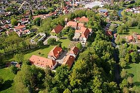 Die Katlenburg aus der Luft. Foto: Gemeinde