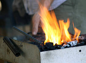 Feuer beim Schmieden. Foto: Krause